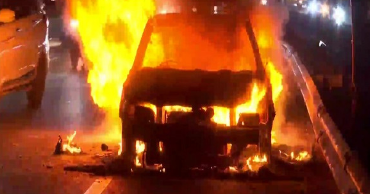 Delhi: Car catches fire in Rajokri border, no casualties reported